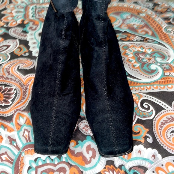 BEE FLY | BLACK SUEDE HEELS ZIP BOOTS - Picture 4 of 6